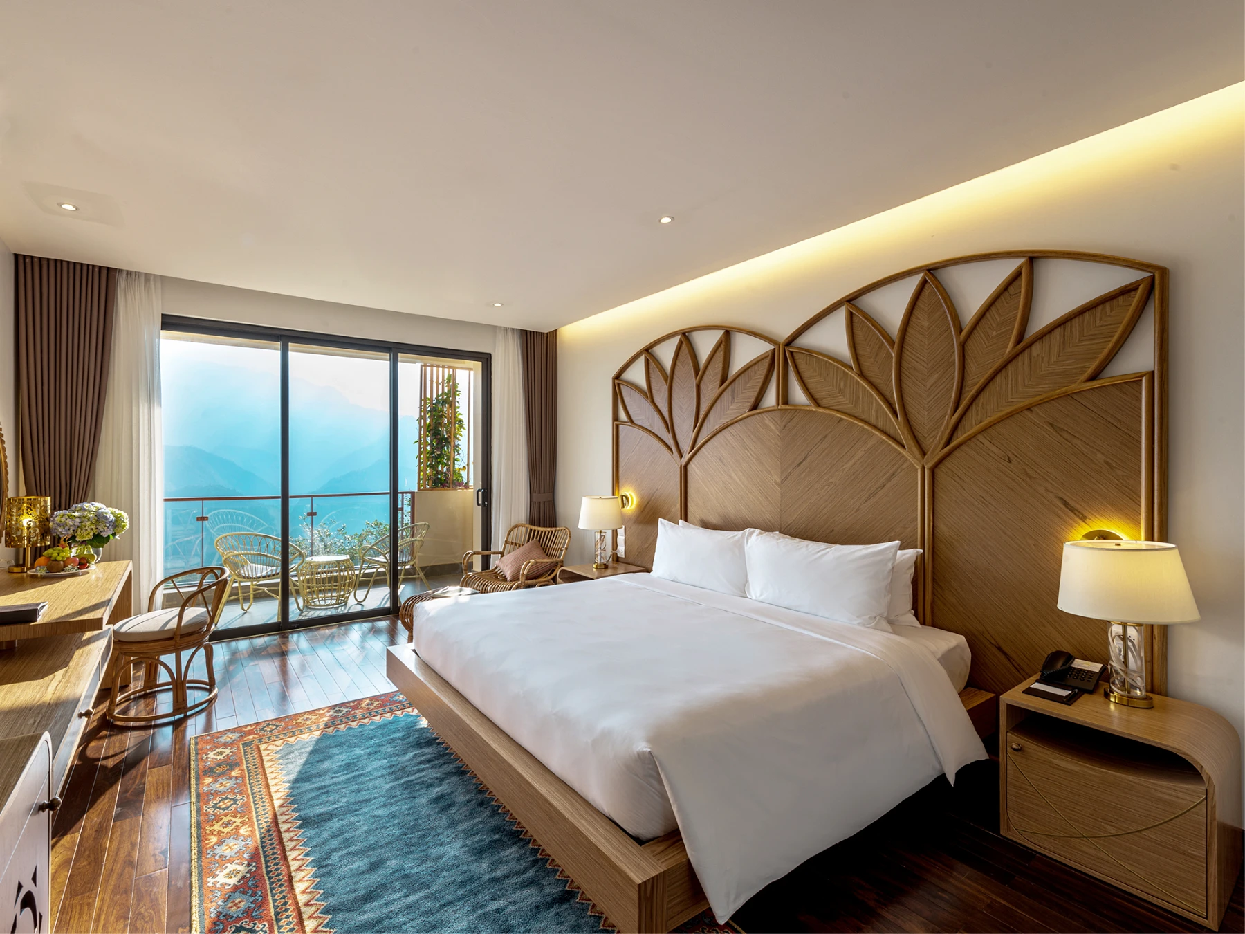 Deluxe Room with Balcony & Mountain View