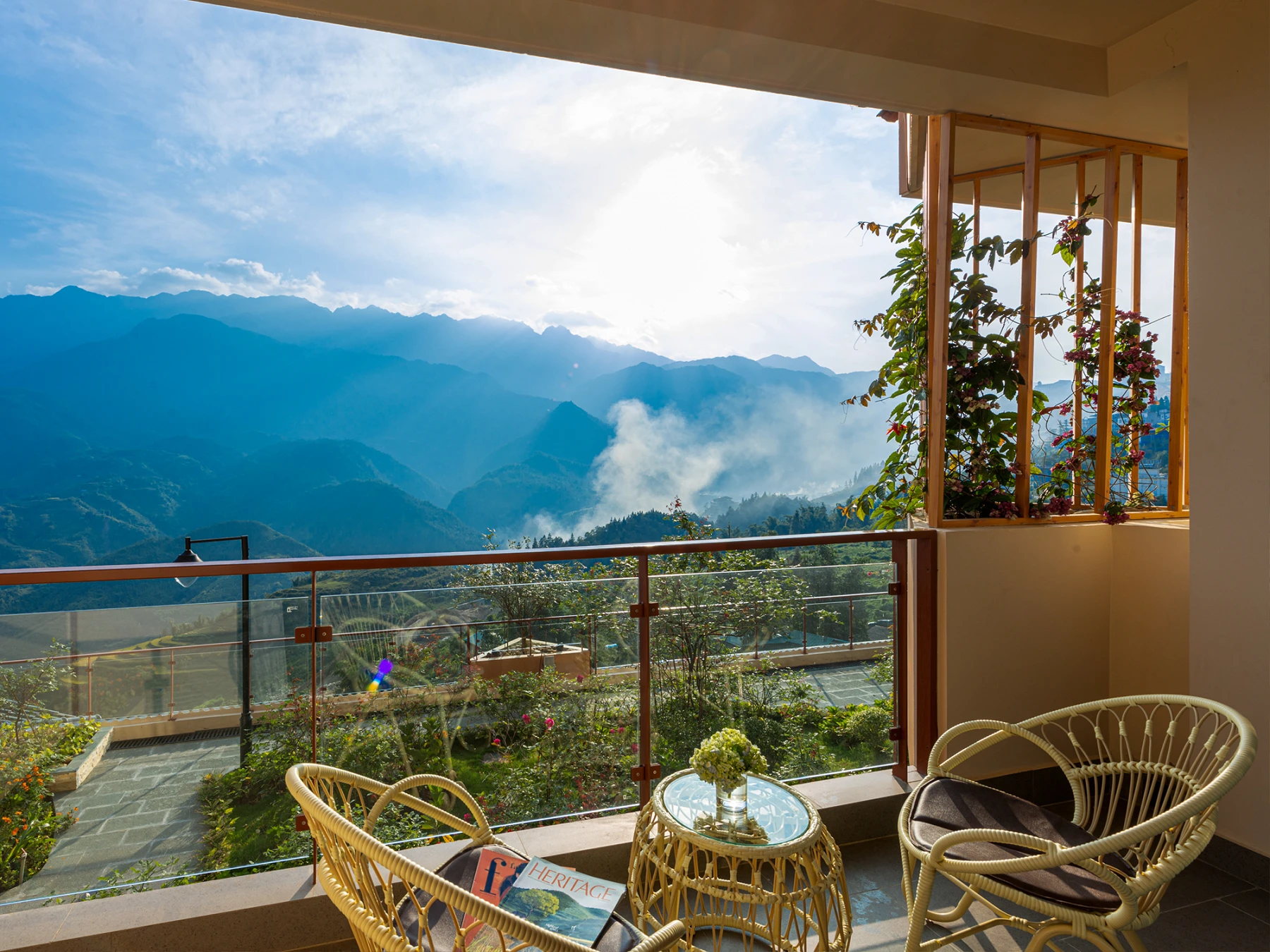 Deluxe Room with Balcony & Mountain View