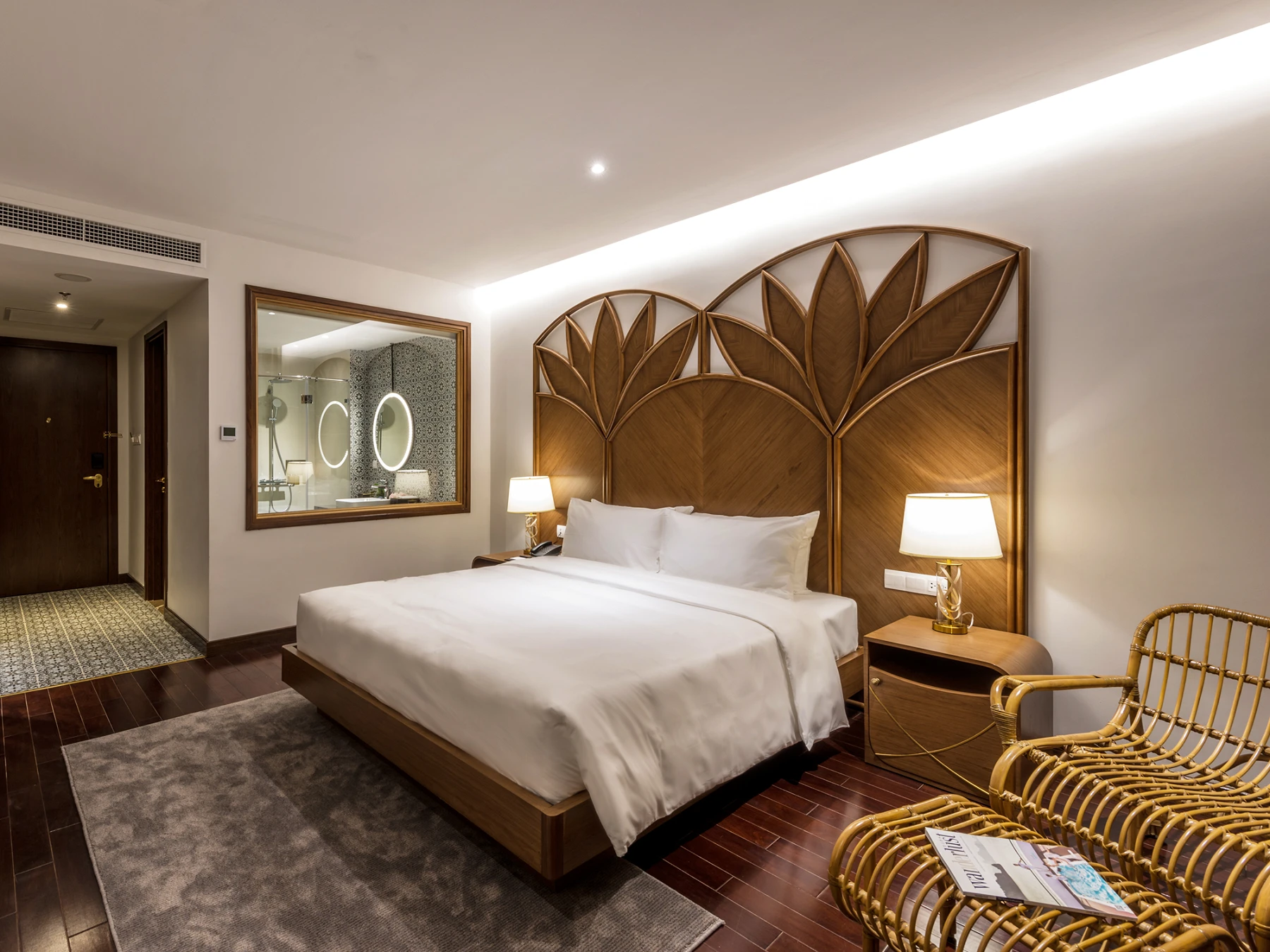 Deluxe Room with Balcony & Mountain View
